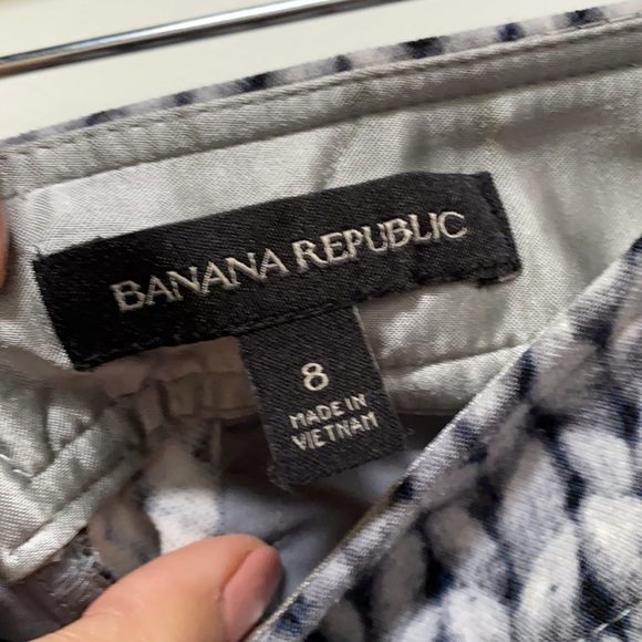 ⚡️3/$25 ⚡️ BANANA REPUBLIC print shorts - Picture 3 of 4